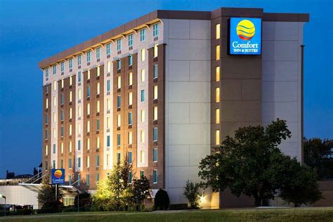COMFORT INN & SUITES PRESIDENTIAL .